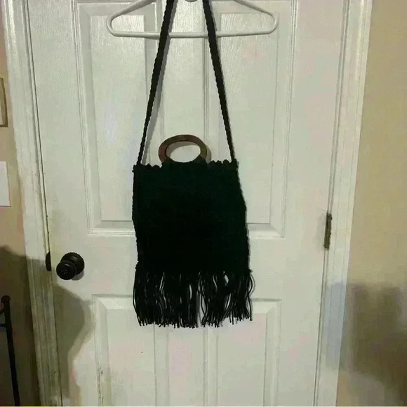 Danielle Nicole Crossbody knit, fringe, Crochet EUC wood handles - Picture 2 of 8
